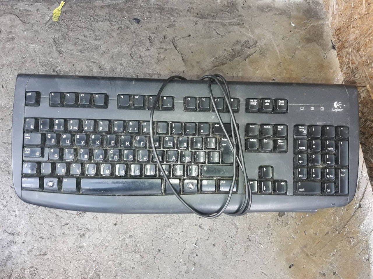 

Брендовая клавиатура Logitech Delux 250 PS/2, Черный