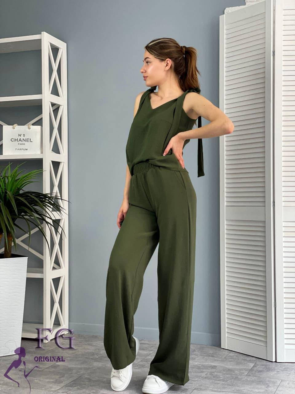 

Женский летний костюм хаки с широкими брюками 48