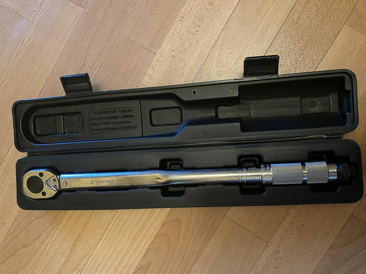 

Динамометрический ключ 1/2, 28-210 Nm Tagred