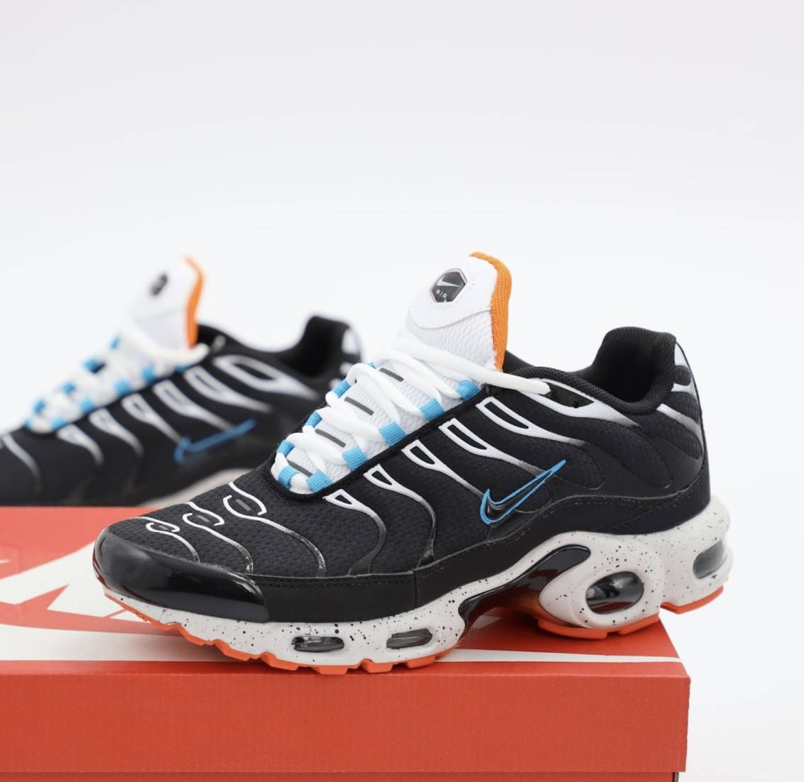 

Мужские кроссовки Nike Air Max Tn plus летние весна-осень черные с синим. Живое фото. Чоловічі кросівки Nike, Серый
