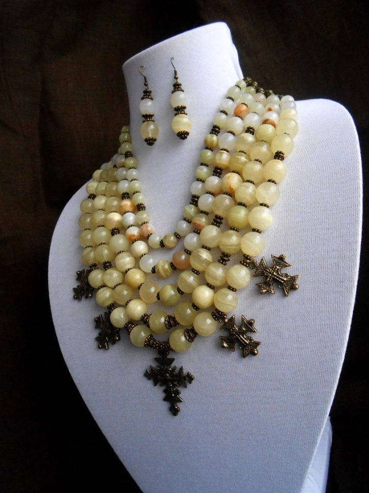 

Згарды с натуральными камнями