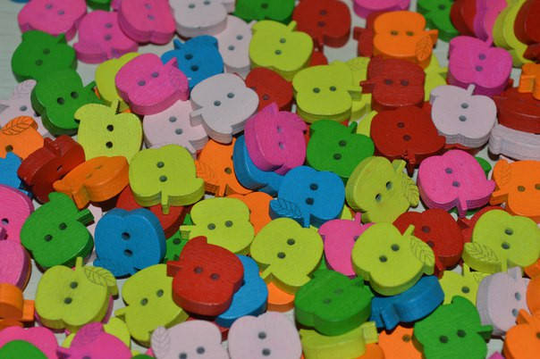 

Деревянная пуговица яблоко, окрашенная 15 мм