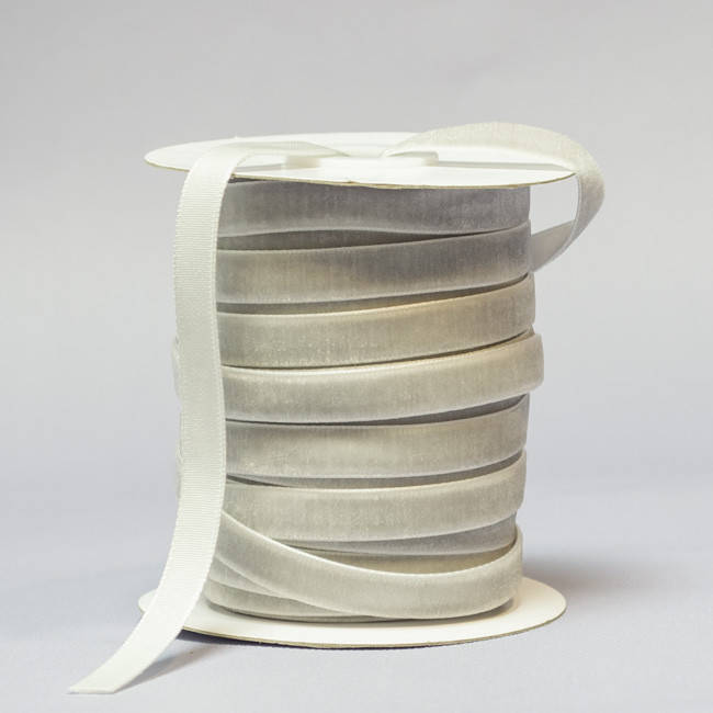 

Лента бархатная 1 см серый за 3 м. ЛДек-65