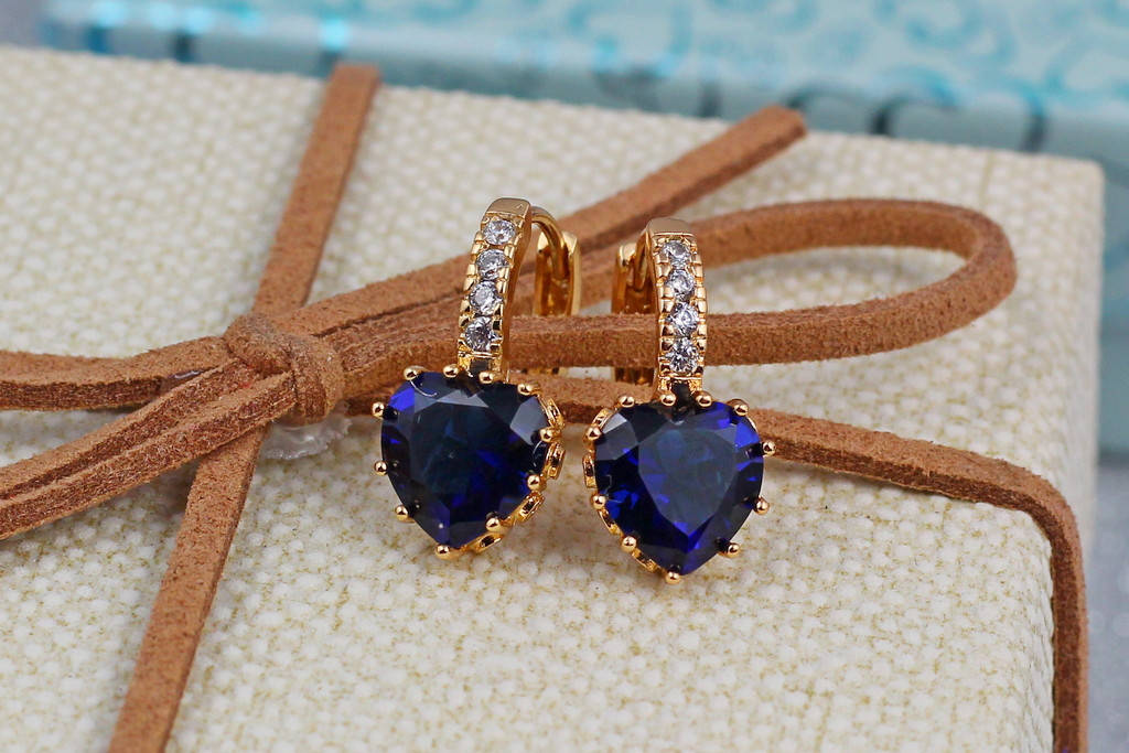 

Серьги Xuping Jewelry с синим камнем сердце 2 см золотистые