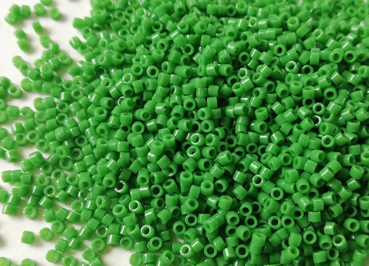 

Японський бісер Miyuki Delica 11/0 DB0724 Opaque Pea Green