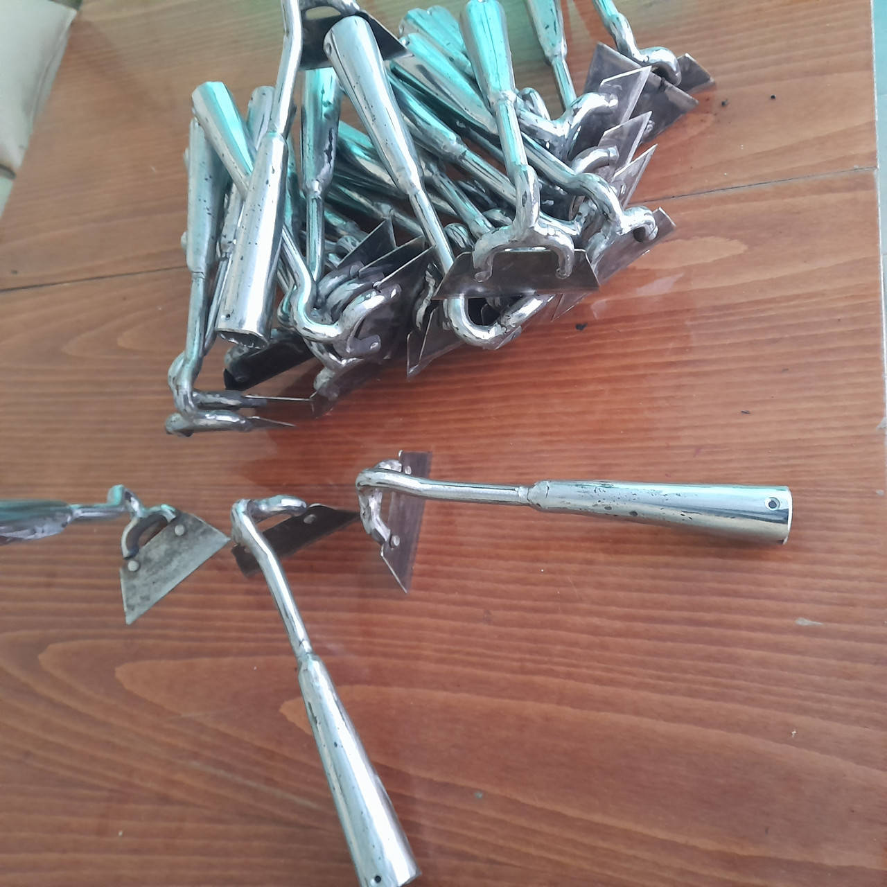 

Сапа мотыга тяпка ручной работы полированная Длина лезвия 12см с пилы Дружба 2