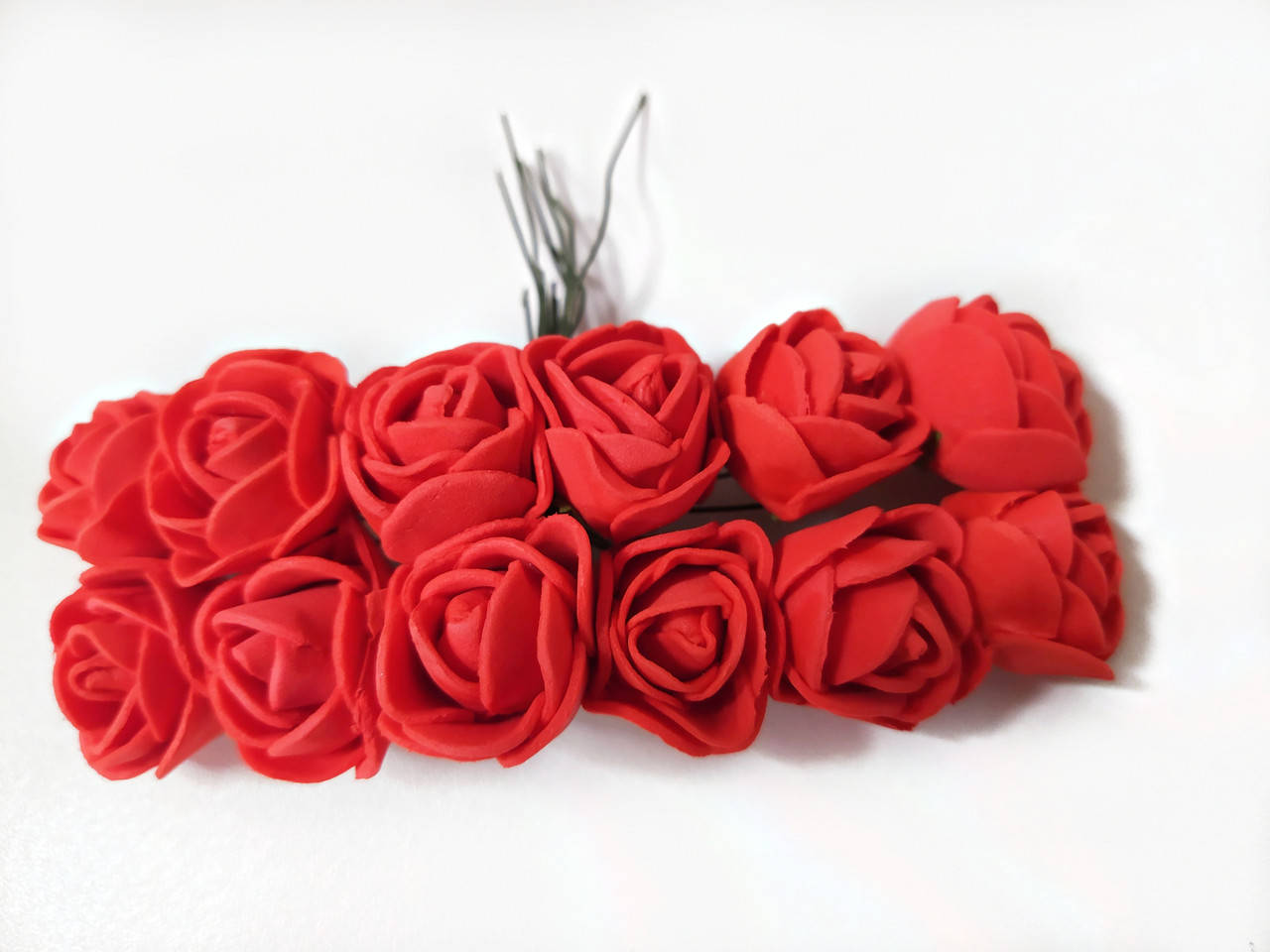 

Букетик роз из фоамирана 12 шт цвет красный