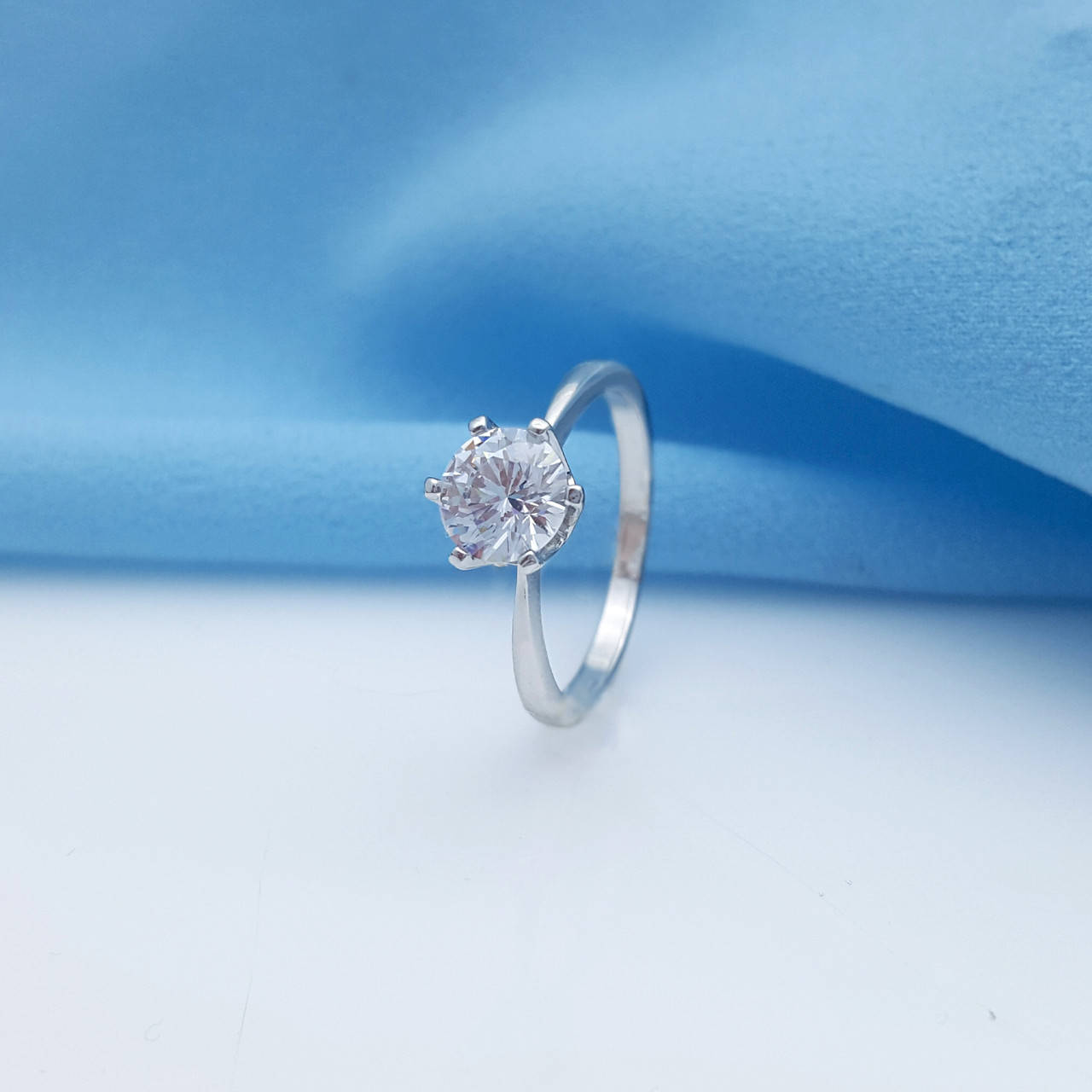 

Кольцо Классика с камнями, р.18,5 р.19,5, медсталь Xuping