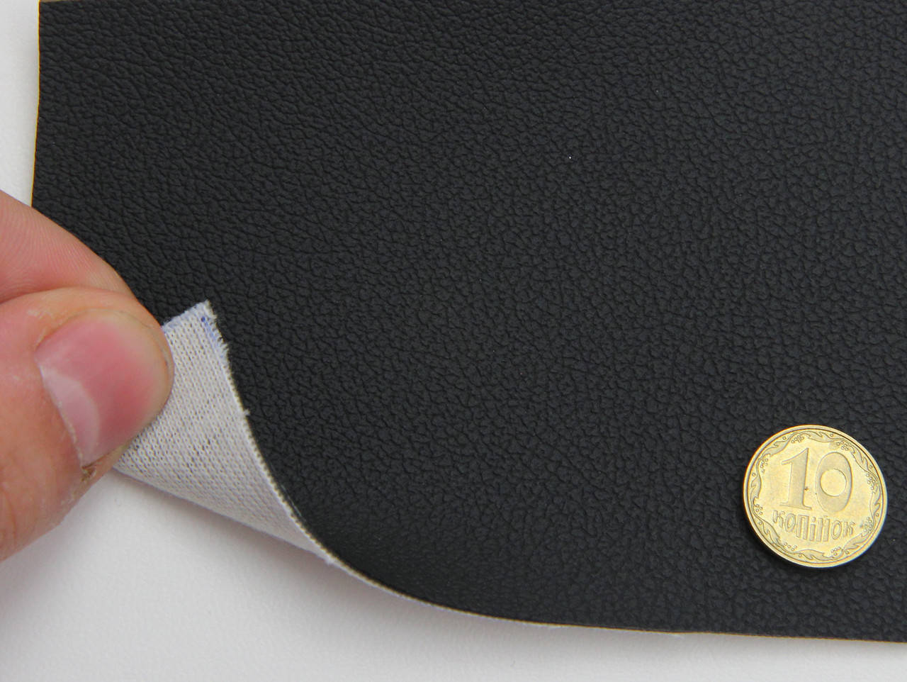 

Кожзам черный для сидений авто (текстурный матовый 09-56) на тканевой основе, ширина 1.50м