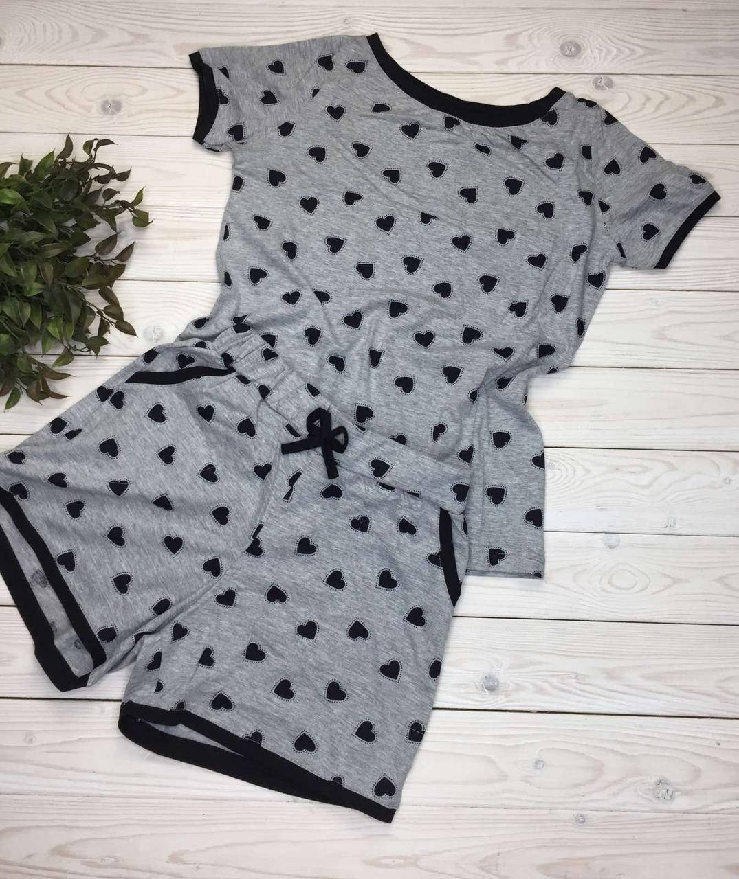 

Женский трикотажный комплект футболка+шорты серый в сердечки 100 % хлопок ( р. s-xl)