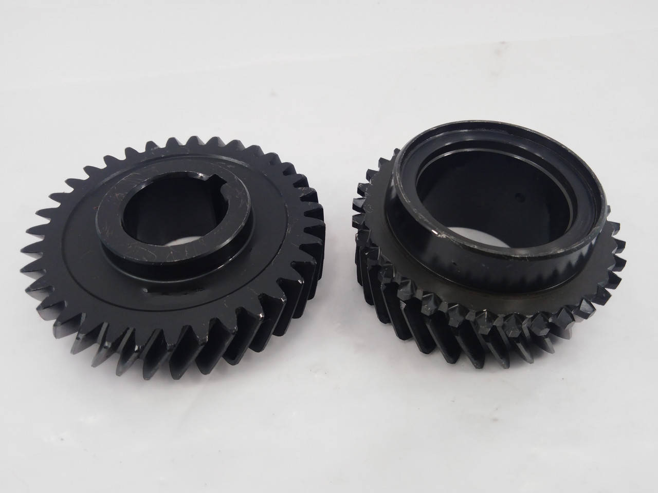 

Шестерня ведущая и ведомая 5-й передачи(2 штуки) Сенс, таврия