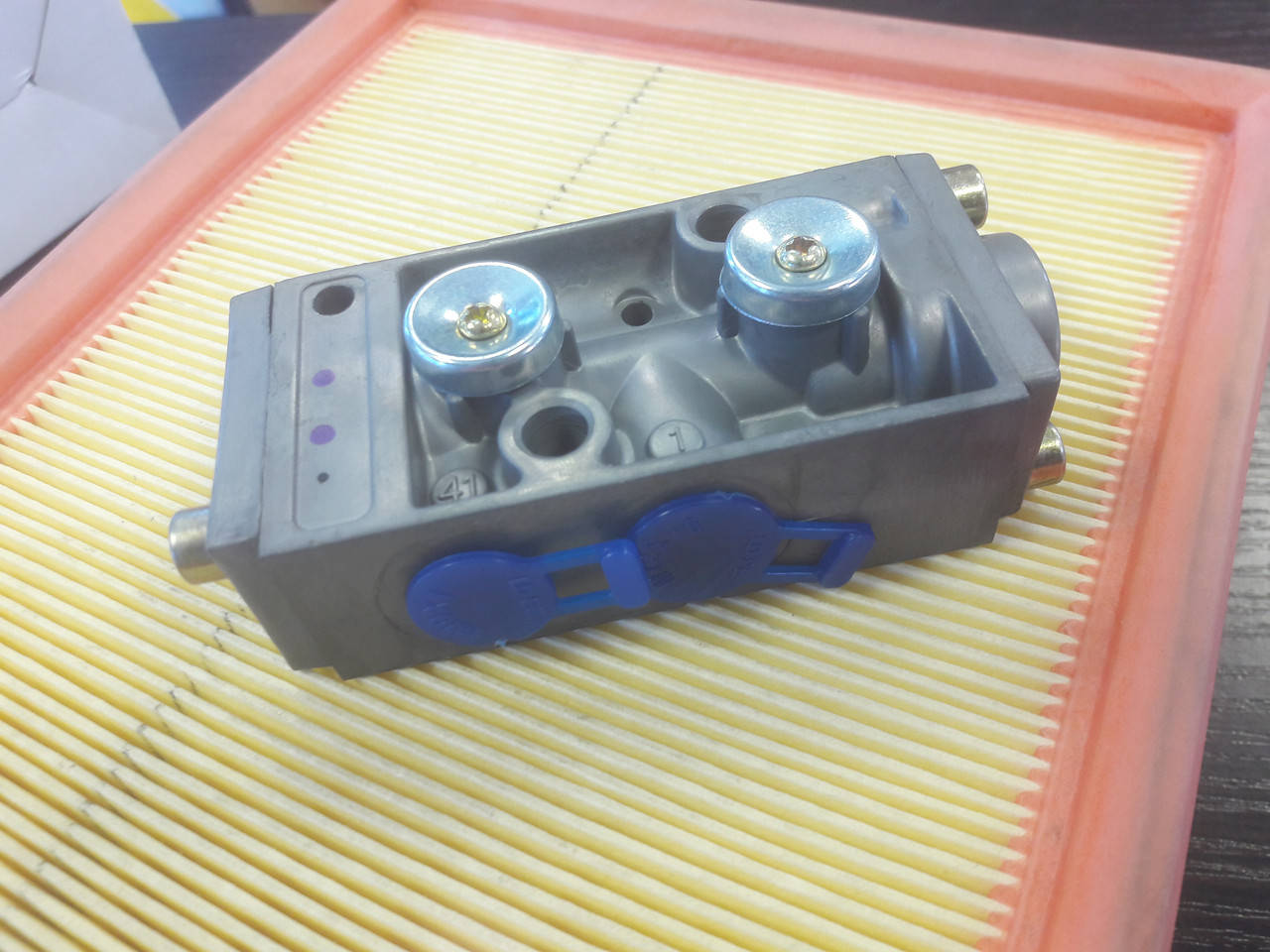 

Клапан КПП делителя ZF 16S151 16S181 16s221 повышеных пониженых