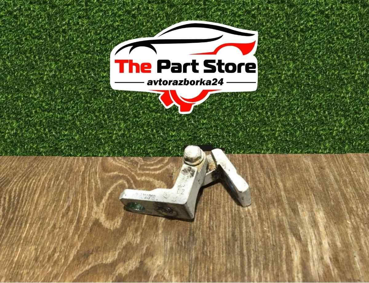 

Петля двери передней левой верхняя для Volkswagen Caddy Фольксваген Кадди 2004 - 2011, 600831401B, Белый