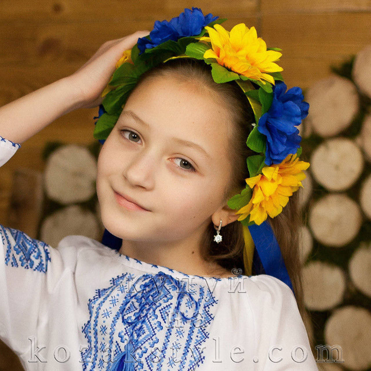 

Віночок з великих соняхів та волошек