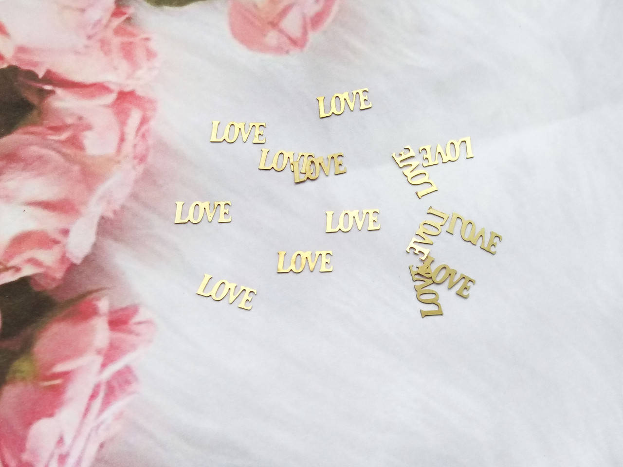 

Филигрань LOVE под золото 1.1*0,4 см