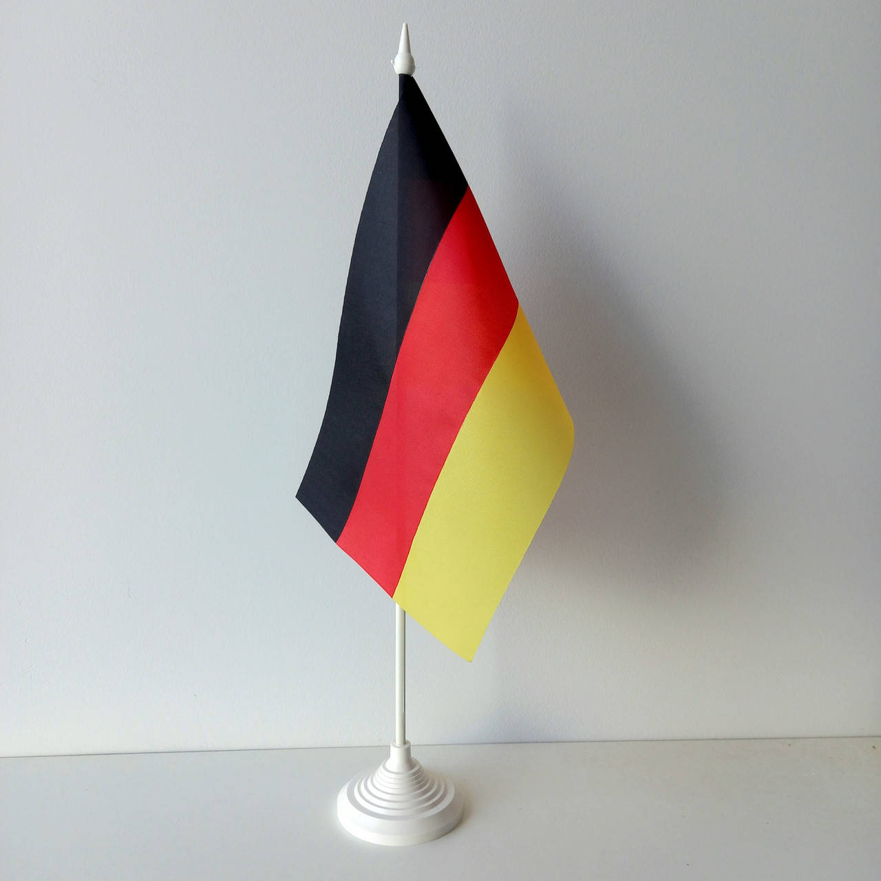 

Флажок (прапорець) Германии на подставке , полиэстер , 14*23 см.
