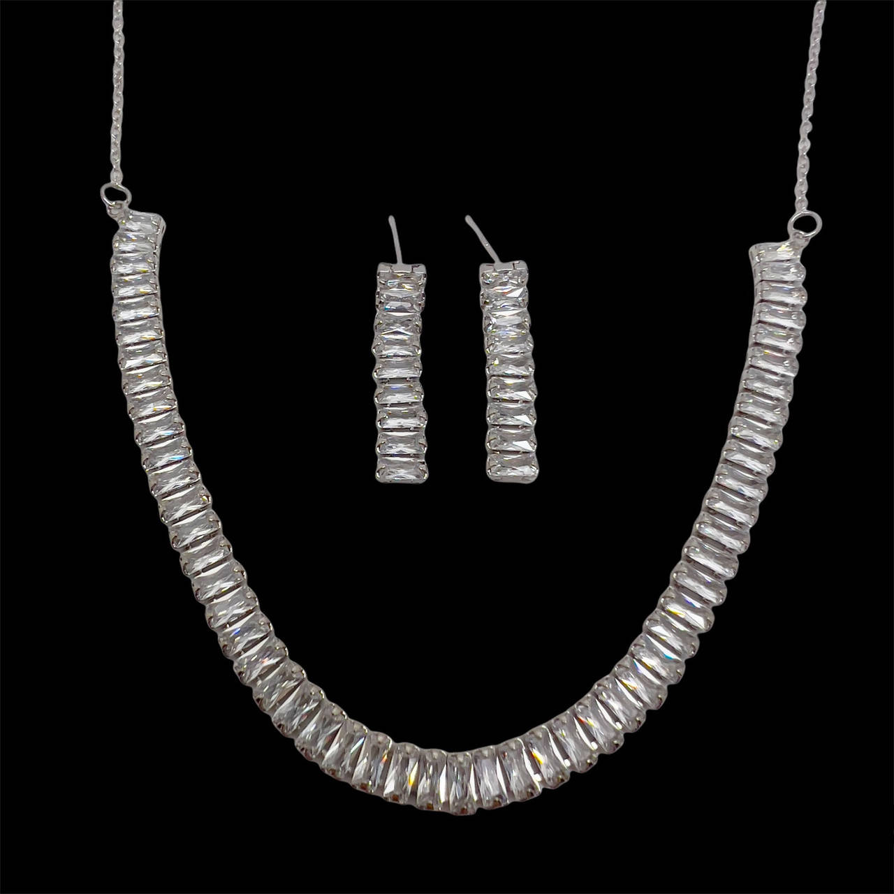 

Вечерние серьги и колье