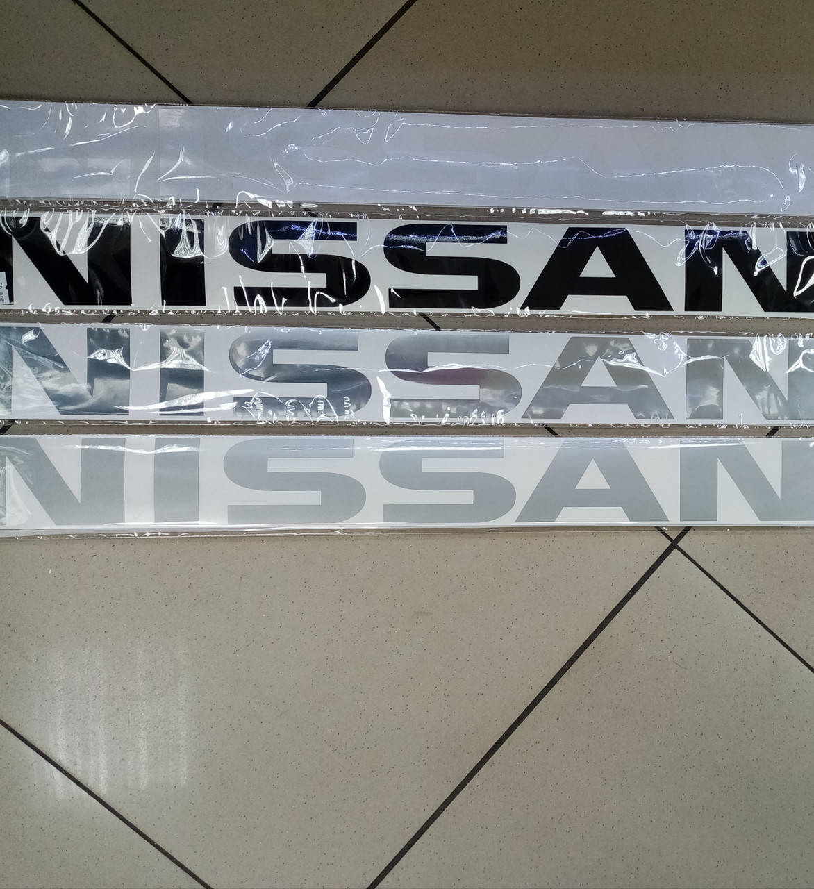 

Виниловые наклейки NISSAN 60х6 см 4 цвета