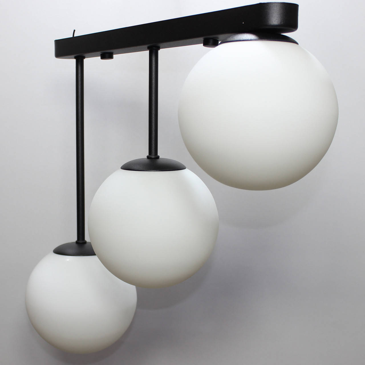 

Люстра світильник на 3 лампи куля чорний, Черный