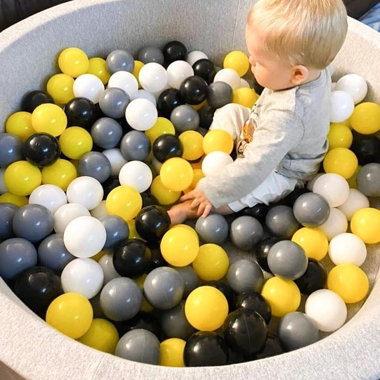 

Сухой бассейн (диаметр 105 см) + 200 шариков