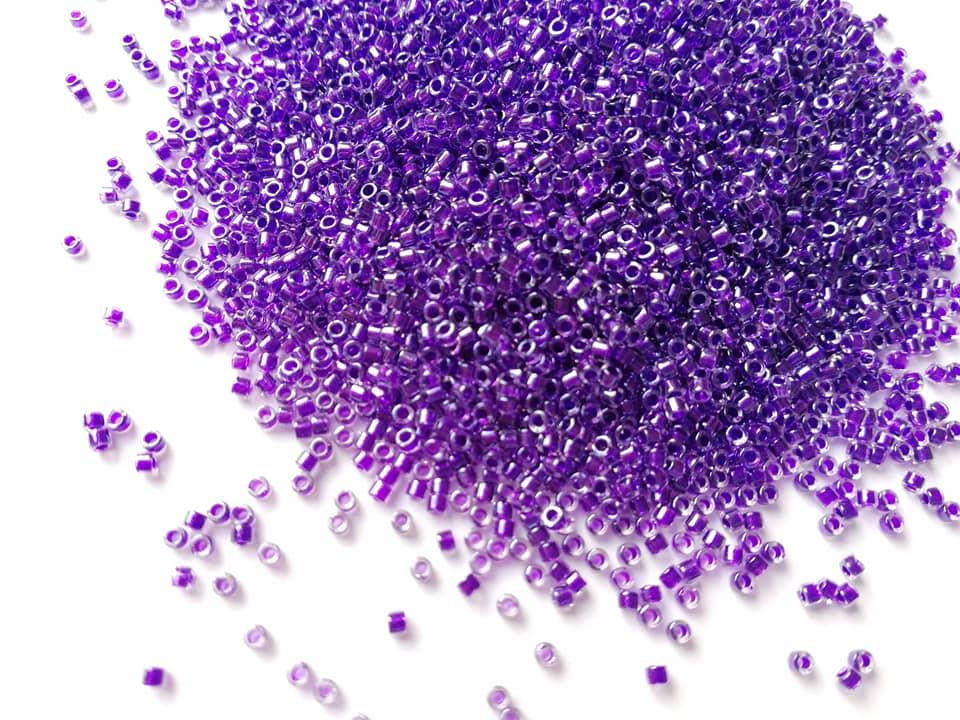 

Японський бісер Miyuki Delica 11/0 DB0923 Sparkling Violet Lined Crystal