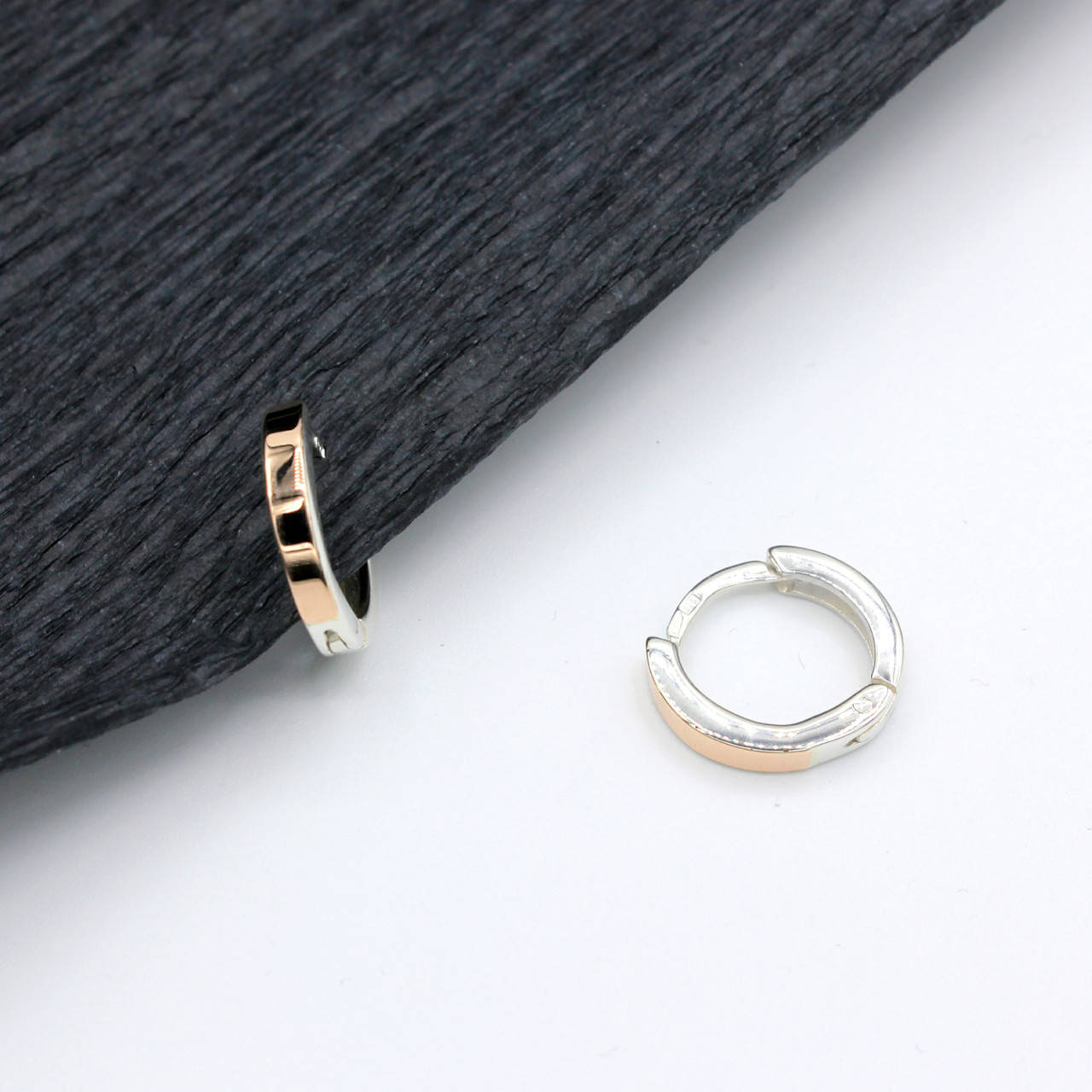 

Серебряные серьги с золотыми пластинами Руна