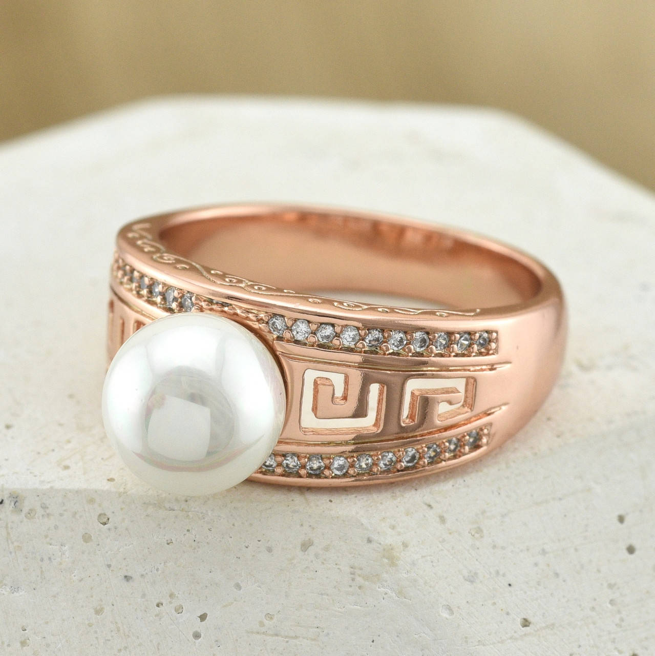 

Кольцо Xuping 15255 искусственный жемчуг ширина 10 мм позолота РО размер 20