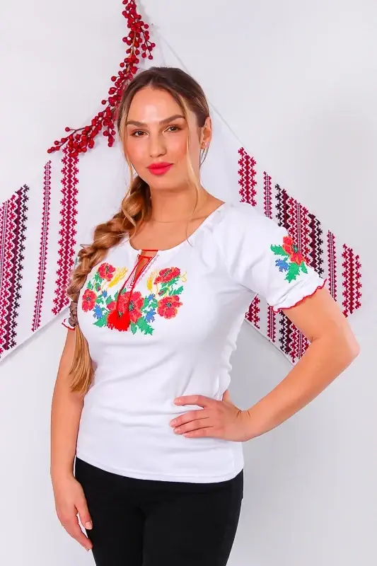 

Вышиванка женская с коротким рукавом.