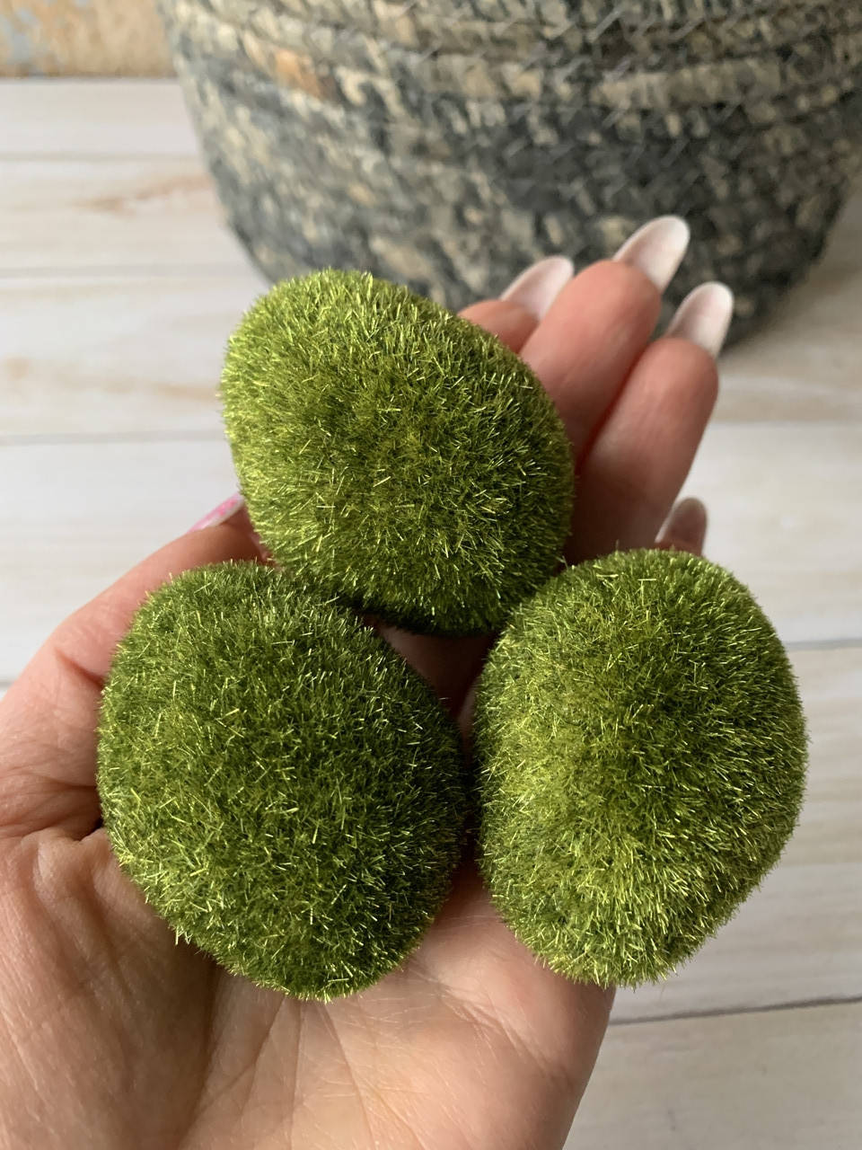 

Декоративные камни, покрытые мхом. Размер: 5х4х2,5 см (6 шт. в уп.)