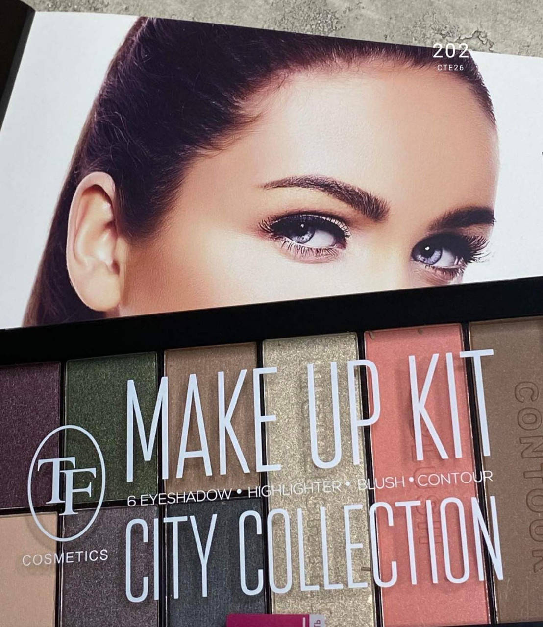 

Тени для век TF Make Up Kit City Collection #202