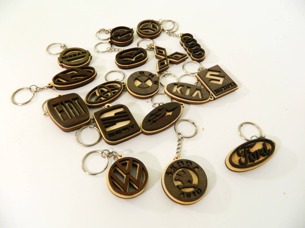 

Брелки деревянные для ключей "Марки авто" двусторонние, Коричневый