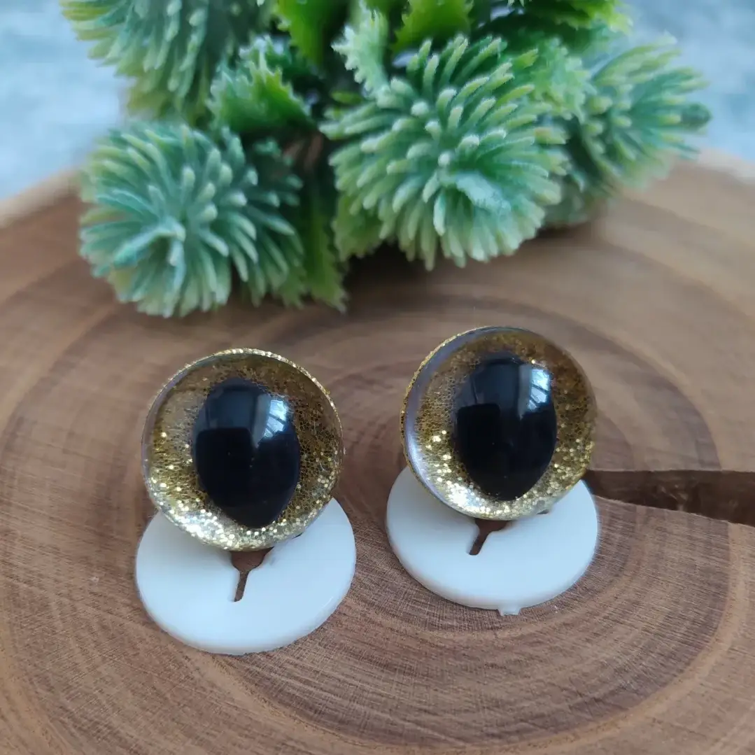 

Очі блискучі з вузькими зіницями 18 мм (золотисті)