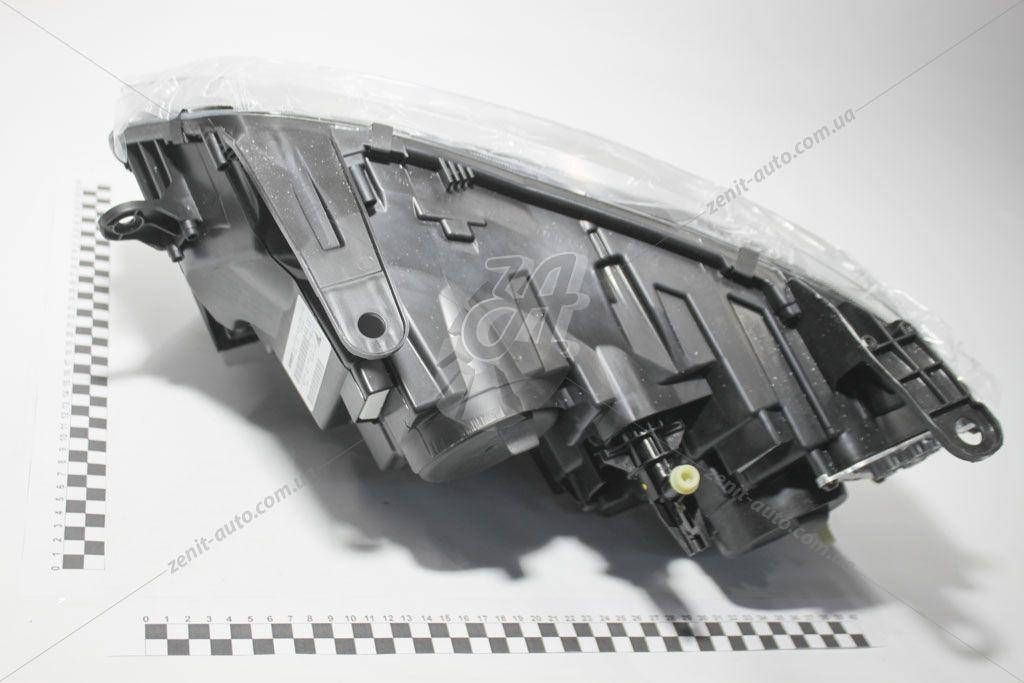 

Фара правая Dacia Duster II (17-) (260101133R) Renault