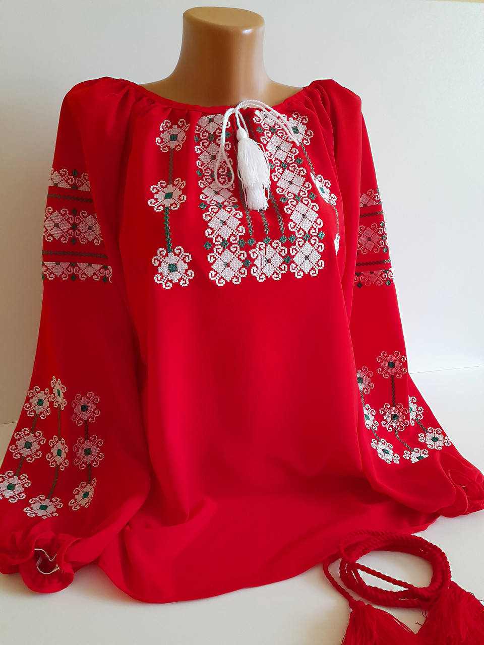 

Вишиванка. Жіноча вишиванка