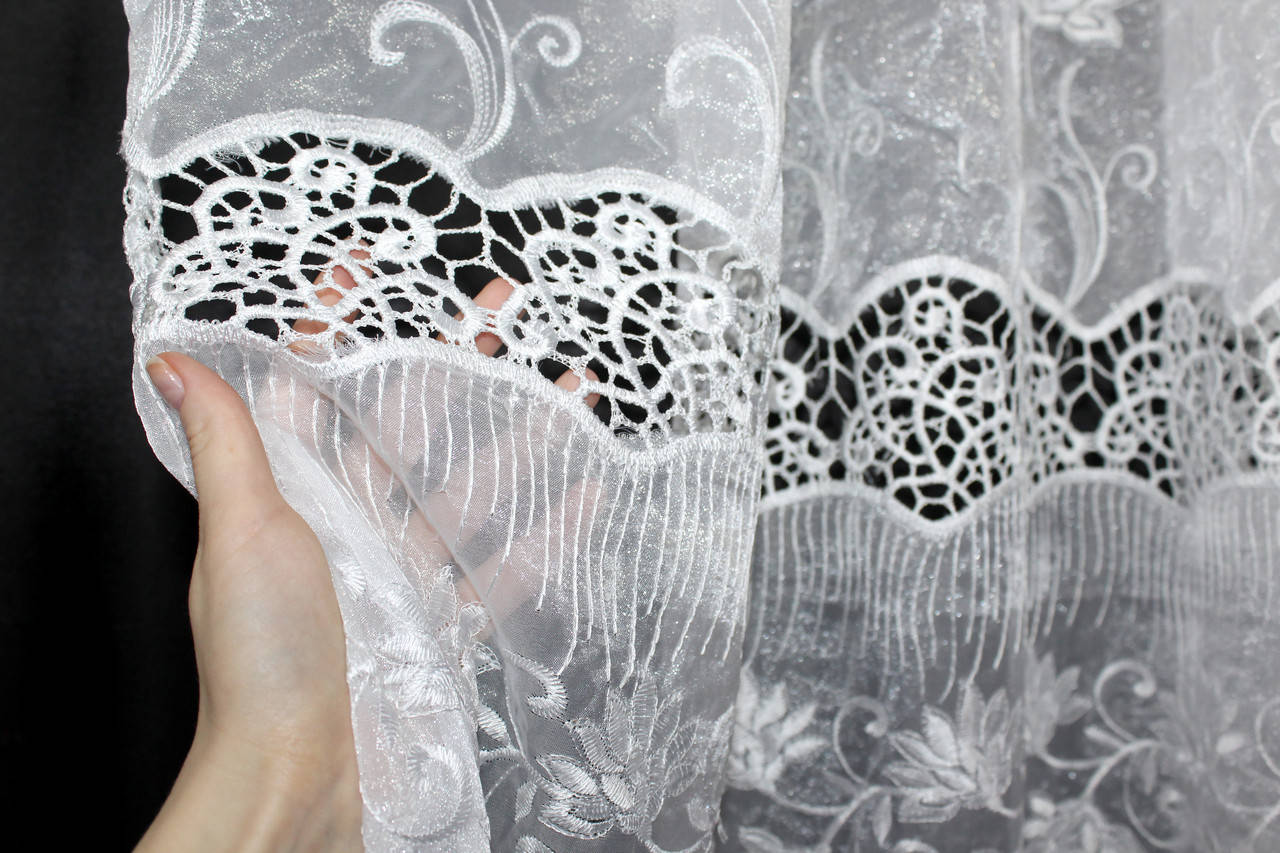 

Тюль (гардина) белого цвета из плотной органзы с вышивкой. Тюль (гардина) в спальню, зал, гостиную, Белый