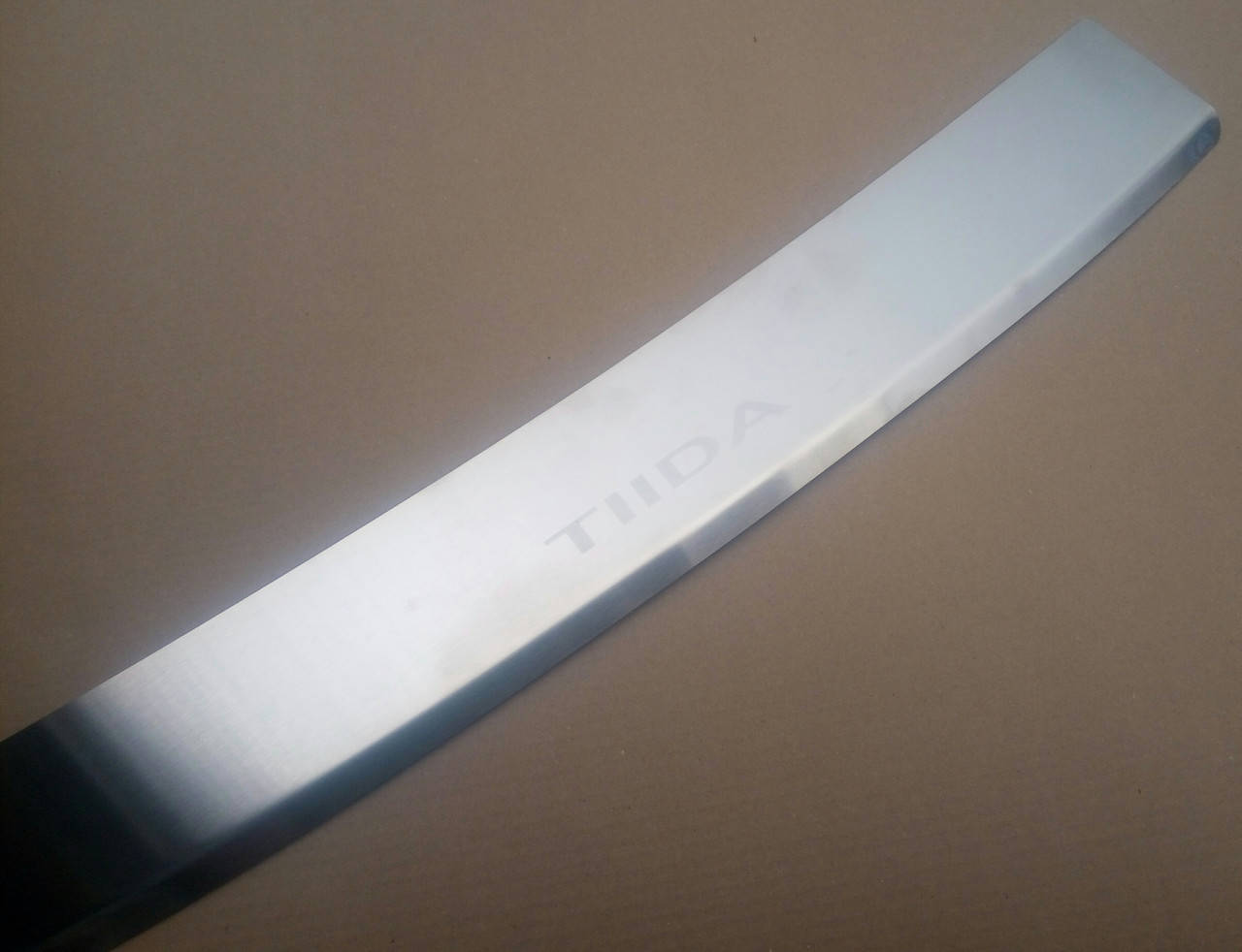 

Накладка на задний бампер с загибом NISSAN TIIDA