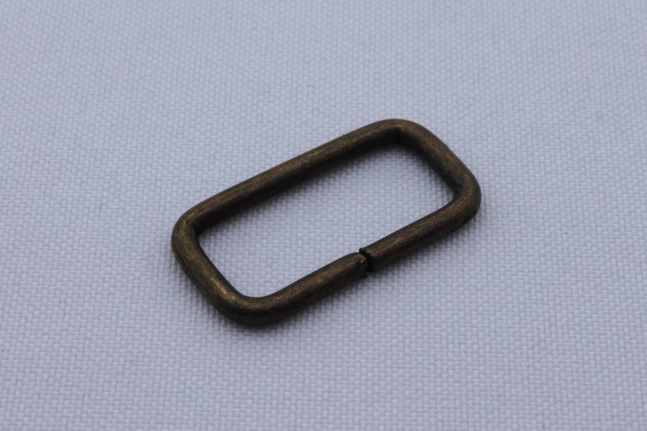 

Рамка для сумки, ширина - 20 мм, толщина - 2.2 мм, цвет - антик, артикул СК 5746