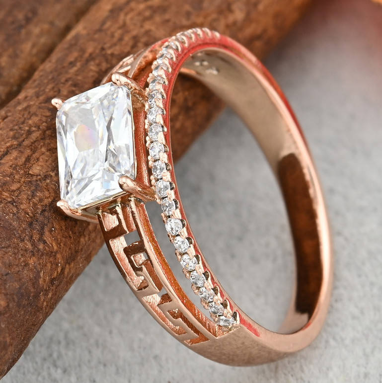 

Кольцо Xuping 14812 ширина 6 мм белые фианиты позолота РО размер 21