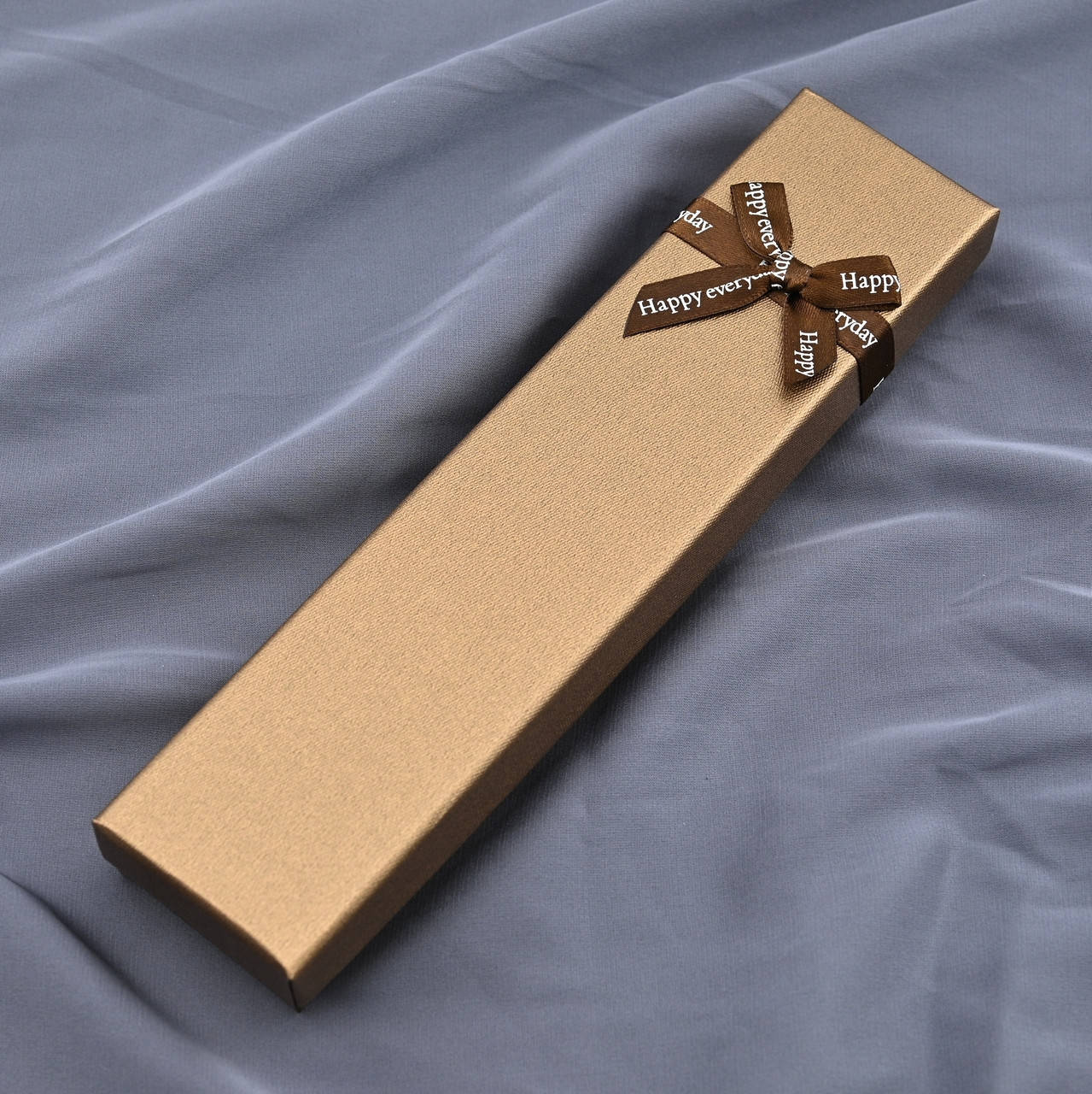 

Футляр 740124 коричневый для цепочек браслетов размер 20х5 см