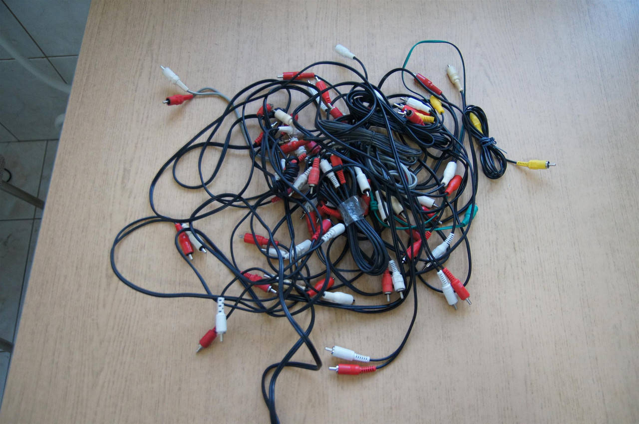 

Кабель 2 х RCA разные
