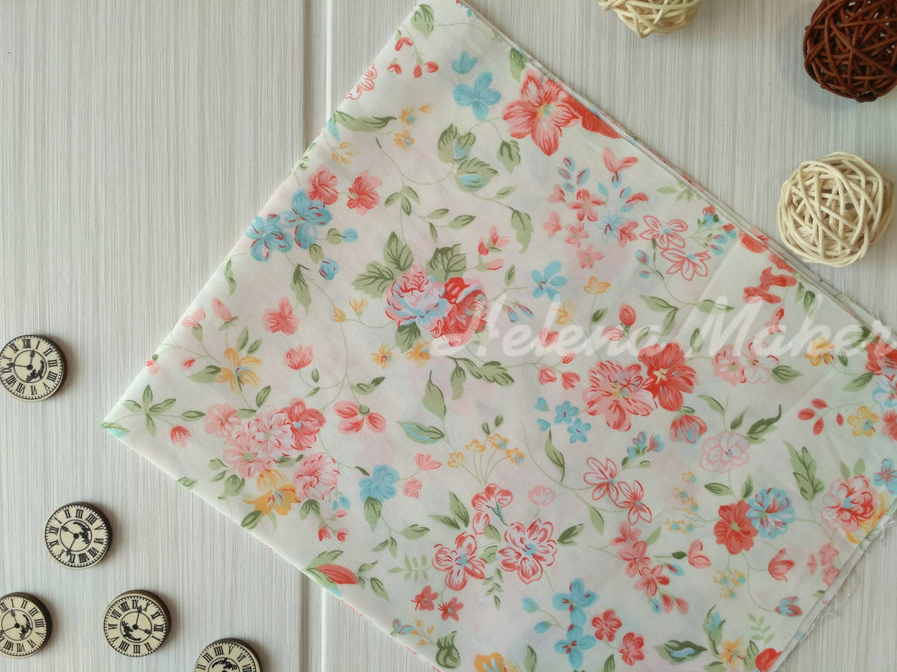 

Отрез сатина молочный с цветочным принтом 40*50 см