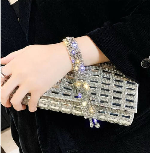 

Браслет свадебный с подвесками. Браслет со стразами