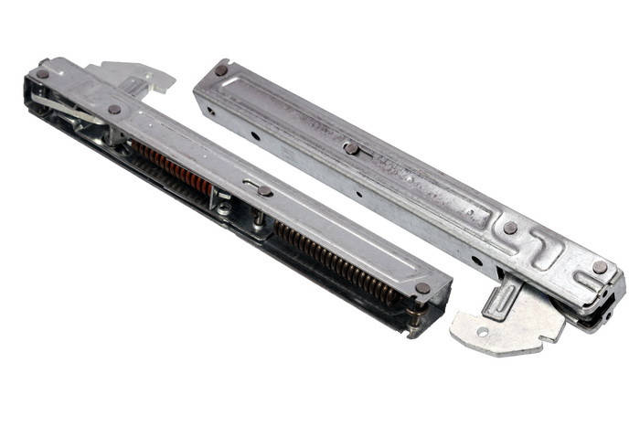 

Завес (шарнир) для духовки и электроплит Ariston, Indesit C00048108