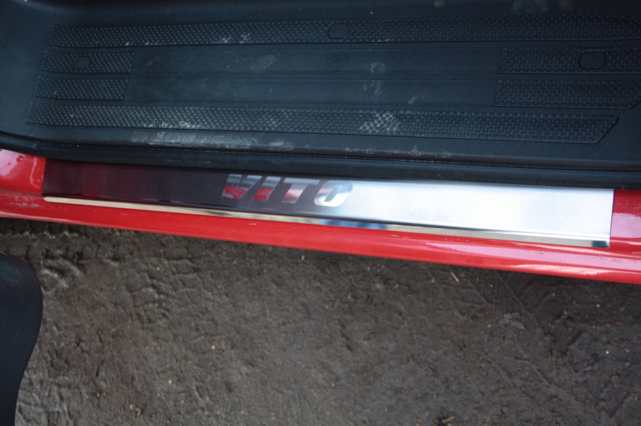 

Накладки на пороги (на карниз) Mercedes Vito 639 (мерседес вито 639), надпись логотипа нерж.