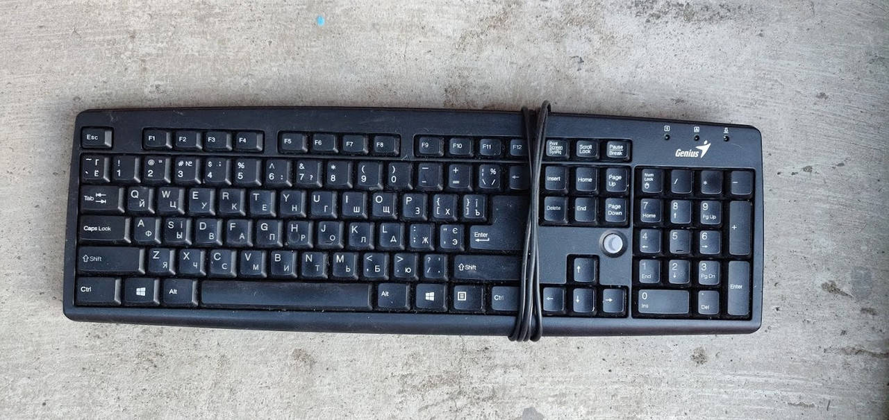 

Брендовая клавиатура Genius K639 KB-06XE PS/2 № 20080717, Черный