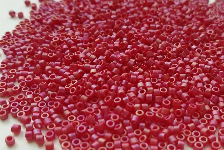 

Японський бісер Miyuki Delica 11/0 DB0874 Matted Opаque Red AB
