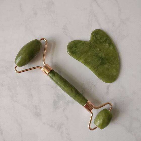 

Массажный набор для лица: Роллер (двусторонний) + скребок Гуаша Нефрит (сердечко)