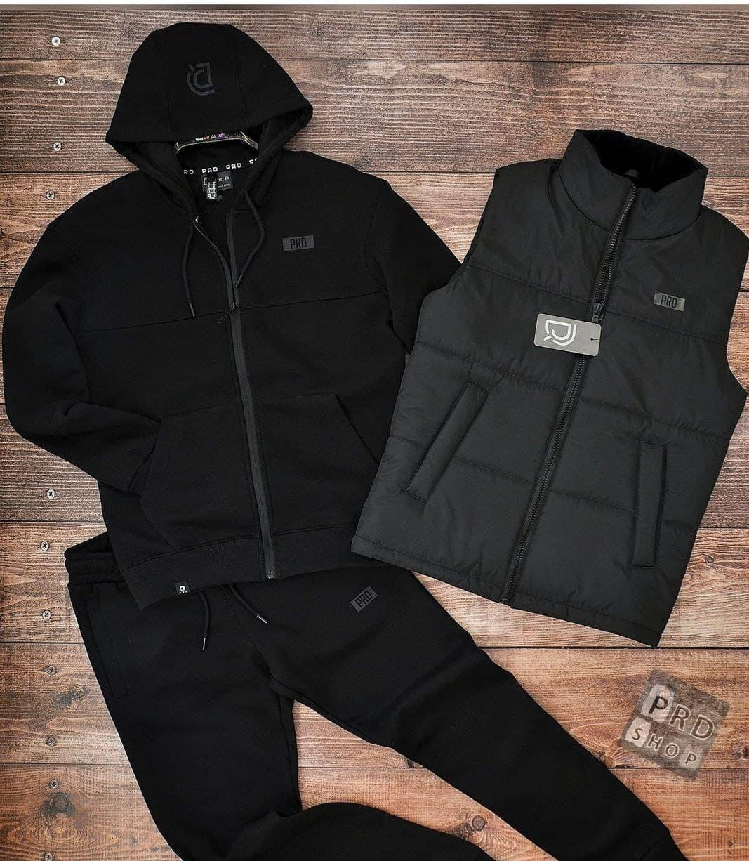 

Мужской спортивный костюм тройка Мод: 1031. 15.21 костюм +жилетка, Черный