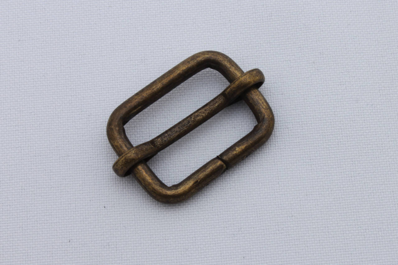 

Рамка с перемычкой, ширина - 21 мм, толщина - 3.3 мм, цвет - антик, артикул СК 5304