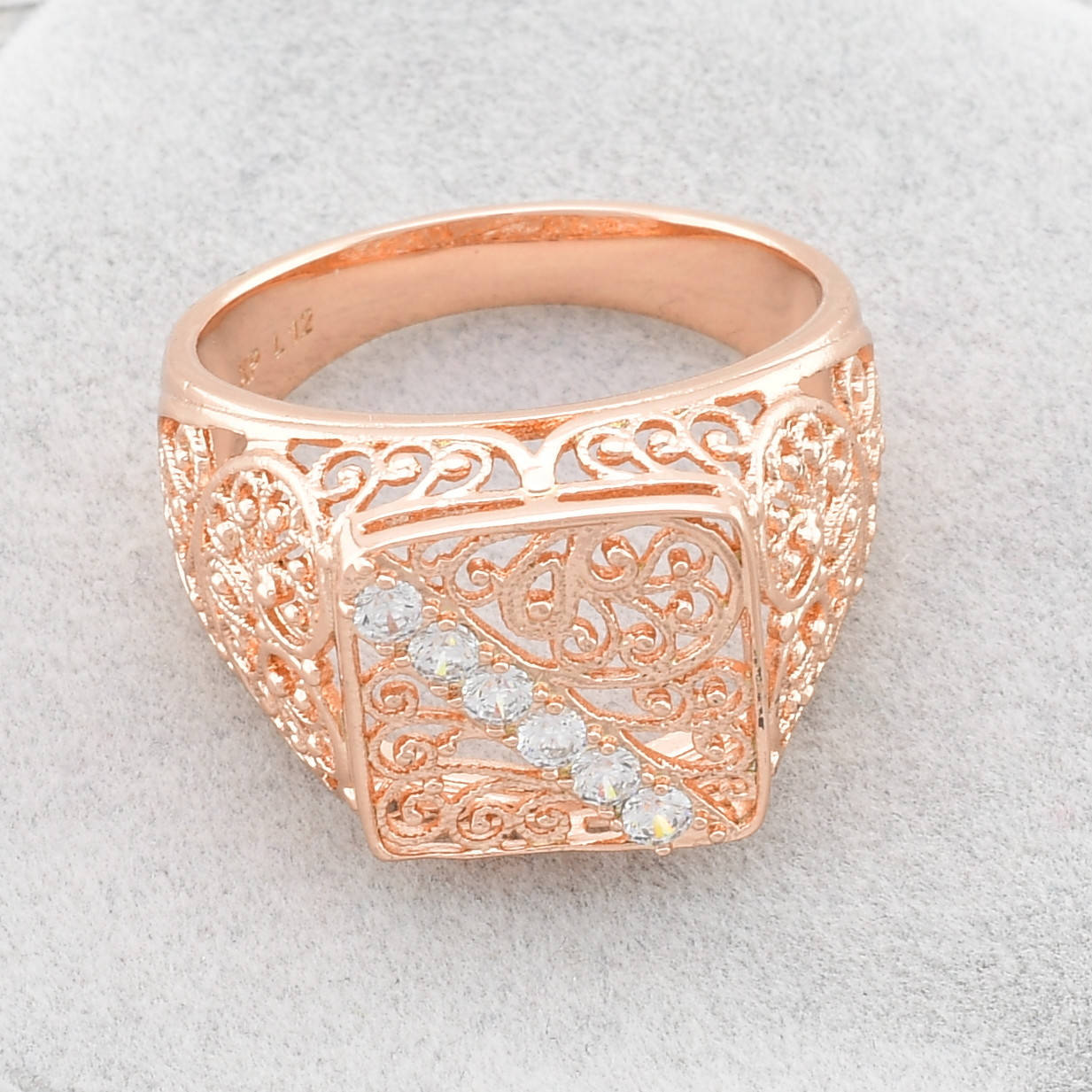 

Печатка Xuping Князь 11535 ширина 16 мм белые фианиты позолота РО размер 18